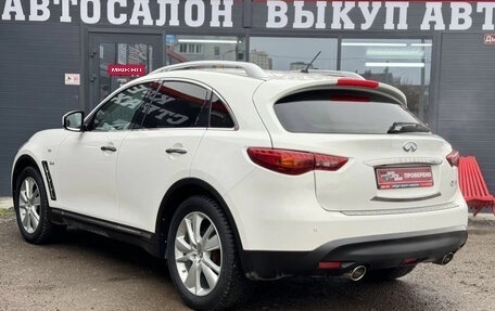 Infiniti QX70, 2015 год, 2 390 000 рублей, 15 фотография