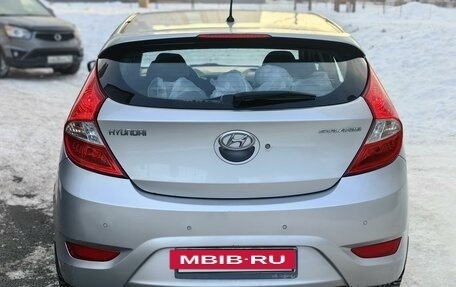 Hyundai Solaris II рестайлинг, 2011 год, 700 000 рублей, 5 фотография