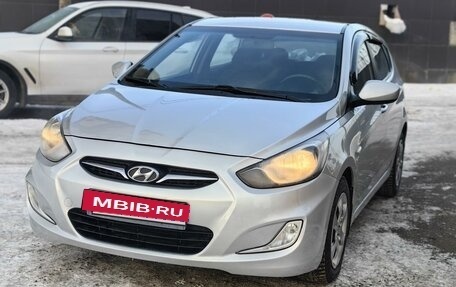 Hyundai Solaris II рестайлинг, 2011 год, 700 000 рублей, 8 фотография