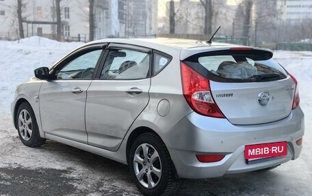 Hyundai Solaris II рестайлинг, 2011 год, 700 000 рублей, 4 фотография