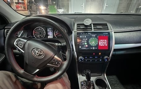 Toyota Camry, 2017 год, 2 400 000 рублей, 10 фотография