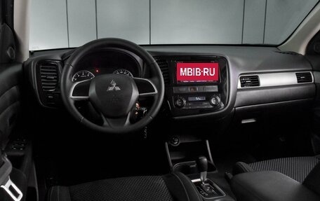 Mitsubishi Outlander III рестайлинг 3, 2016 год, 1 659 000 рублей, 6 фотография