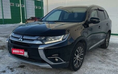 Mitsubishi Outlander III рестайлинг 3, 2015 год, 1 999 000 рублей, 3 фотография