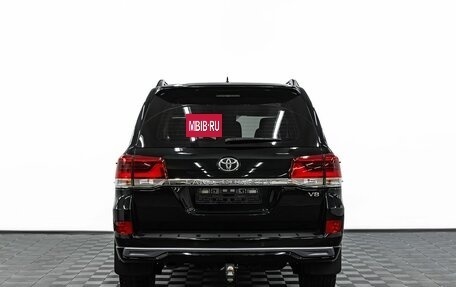 Toyota Land Cruiser 200, 2015 год, 5 195 000 рублей, 5 фотография