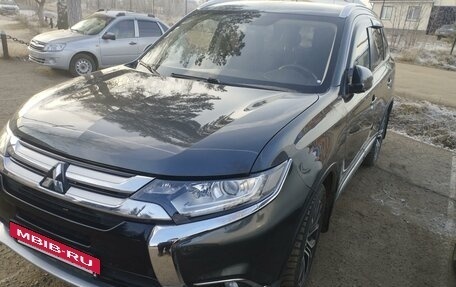 Mitsubishi Outlander III рестайлинг 3, 2017 год, 2 450 000 рублей, 2 фотография