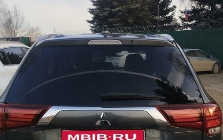 Mitsubishi Outlander III рестайлинг 3, 2017 год, 2 450 000 рублей, 5 фотография