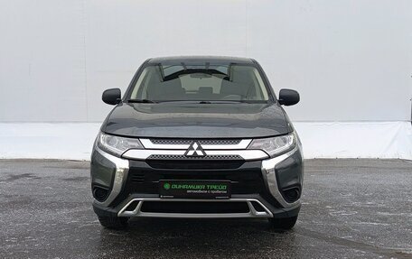 Mitsubishi Outlander III рестайлинг 3, 2019 год, 1 999 000 рублей, 2 фотография