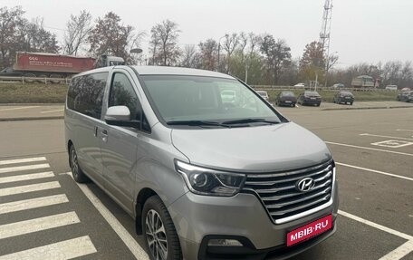 Hyundai Grand Starex Grand Starex I рестайлинг 2, 2019 год, 4 250 000 рублей, 1 фотография