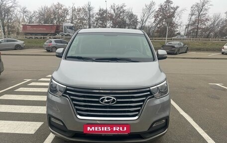 Hyundai Grand Starex Grand Starex I рестайлинг 2, 2019 год, 4 250 000 рублей, 3 фотография