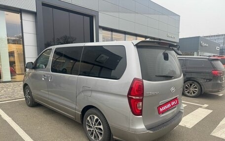 Hyundai Grand Starex Grand Starex I рестайлинг 2, 2019 год, 4 250 000 рублей, 2 фотография