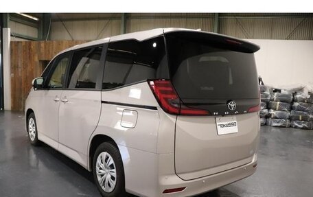 Toyota Noah, 2024 год, 3 930 000 рублей, 4 фотография