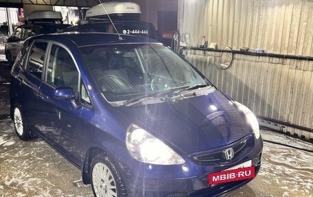 Honda Fit III, 2003 год, 560 000 рублей, 2 фотография