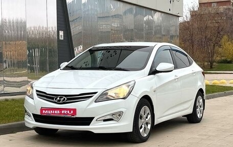 Hyundai Solaris II рестайлинг, 2015 год, 1 050 000 рублей, 1 фотография