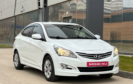 Hyundai Solaris II рестайлинг, 2015 год, 1 050 000 рублей, 10 фотография