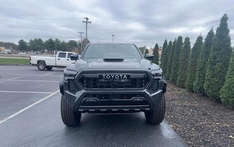 Toyota Tacoma, 2024 год, 11 920 000 рублей, 2 фотография