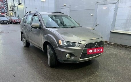 Mitsubishi Outlander III рестайлинг 3, 2011 год, 1 075 000 рублей, 2 фотография