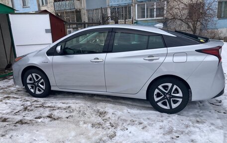 Toyota Prius IV XW50, 2020 год, 2 100 000 рублей, 2 фотография