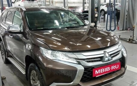 Mitsubishi Pajero Sport III рестайлинг, 2018 год, 2 780 000 рублей, 2 фотография