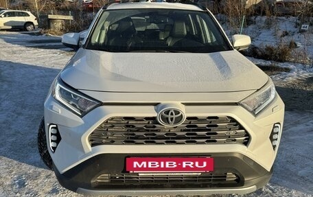 Toyota RAV4, 2021 год, 3 300 000 рублей, 2 фотография