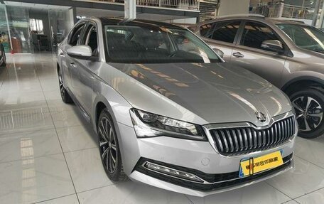 Skoda Superb III рестайлинг, 2021 год, 2 950 000 рублей, 2 фотография