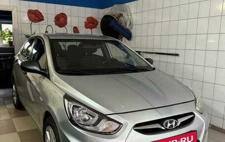 Hyundai Solaris II рестайлинг, 2011 год, 650 000 рублей, 1 фотография