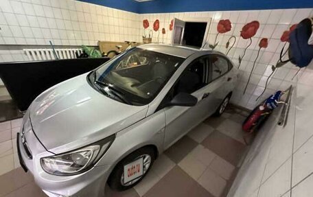 Hyundai Solaris II рестайлинг, 2011 год, 650 000 рублей, 2 фотография