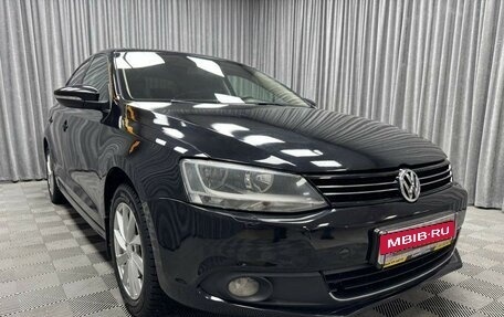 Volkswagen Jetta VI, 2013 год, 990 000 рублей, 4 фотография