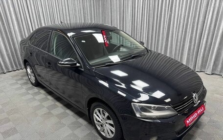 Volkswagen Jetta VI, 2013 год, 990 000 рублей, 3 фотография