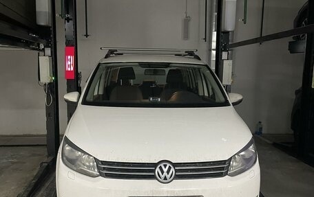 Volkswagen Touran III, 2010 год, 1 100 000 рублей, 1 фотография