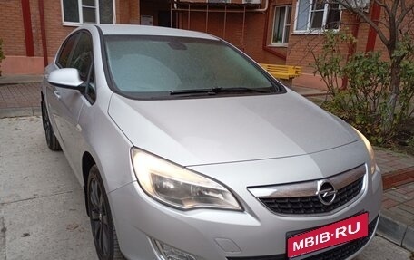 Opel Astra J, 2011 год, 820 000 рублей, 1 фотография