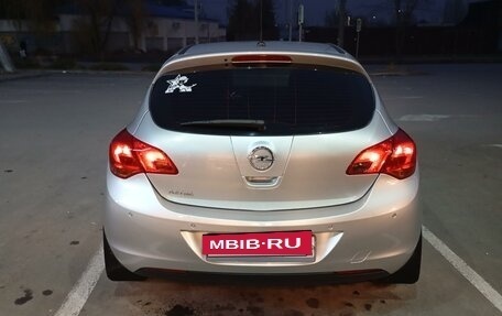 Opel Astra J, 2011 год, 820 000 рублей, 2 фотография