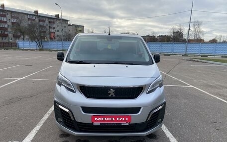 Peugeot Traveller I, 2018 год, 3 250 000 рублей, 2 фотография