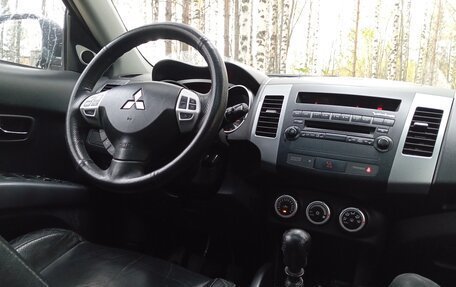 Mitsubishi Outlander III рестайлинг 3, 2007 год, 750 000 рублей, 4 фотография