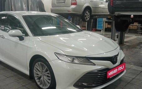 Toyota Camry, 2018 год, 2 750 000 рублей, 2 фотография