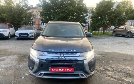 Mitsubishi Outlander III рестайлинг 3, 2020 год, 3 500 000 рублей, 1 фотография