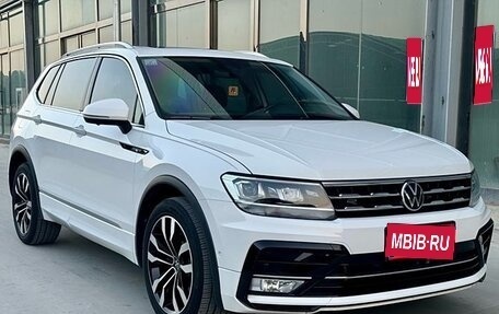 Volkswagen Tiguan II, 2021 год, 3 100 000 рублей, 1 фотография