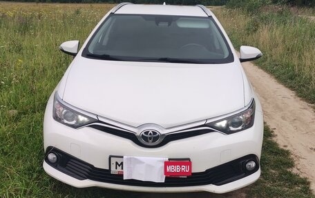 Toyota Auris II, 2017 год, 1 700 000 рублей, 2 фотография