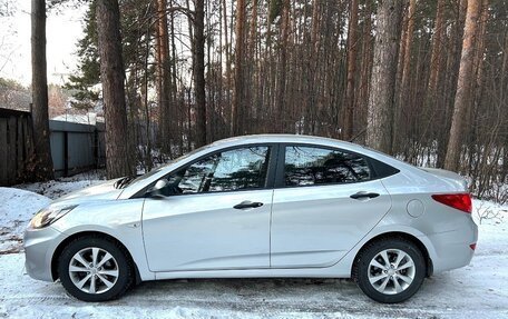 Hyundai Solaris II рестайлинг, 2011 год, 950 000 рублей, 3 фотография