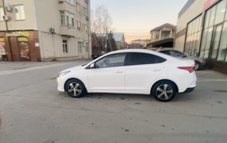 Hyundai Solaris II рестайлинг, 2021 год, 1 510 000 рублей, 4 фотография