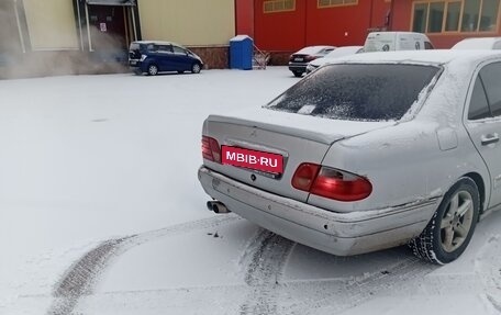 Mercedes-Benz E-Класс, 1998 год, 350 000 рублей, 6 фотография