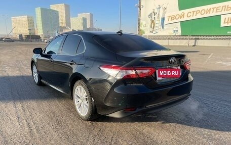 Toyota Camry, 2020 год, 3 300 000 рублей, 4 фотография