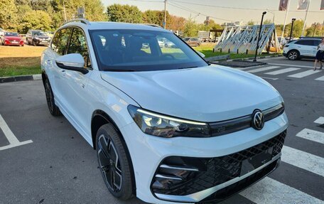 Volkswagen Tiguan, 2024 год, 6 400 000 рублей, 13 фотография