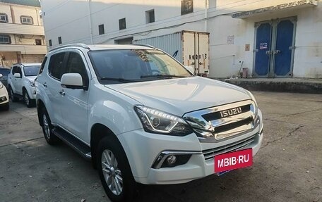 Isuzu MU-X, 2024 год, 4 400 000 рублей, 15 фотография