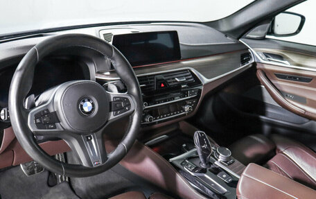 BMW 5 серия, 2018 год, 4 850 000 рублей, 14 фотография