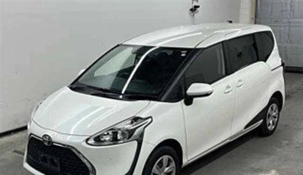 Toyota Sienta II, 2021 год, 1 850 000 рублей, 1 фотография