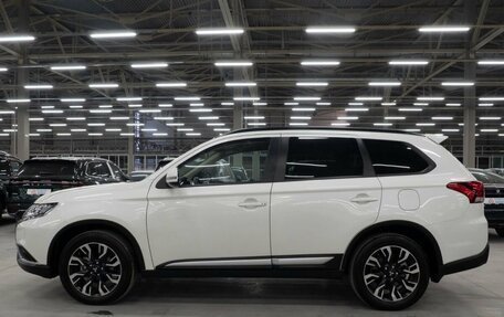 Mitsubishi Outlander III рестайлинг 3, 2021 год, 2 880 000 рублей, 11 фотография