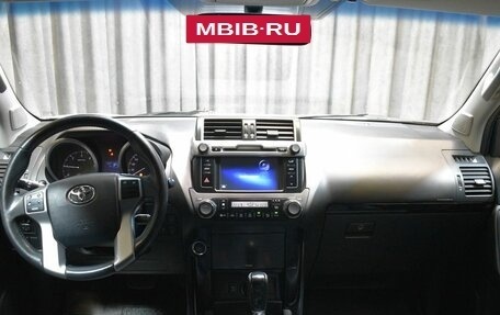 Toyota Land Cruiser Prado 150 рестайлинг 2, 2016 год, 3 780 300 рублей, 6 фотография