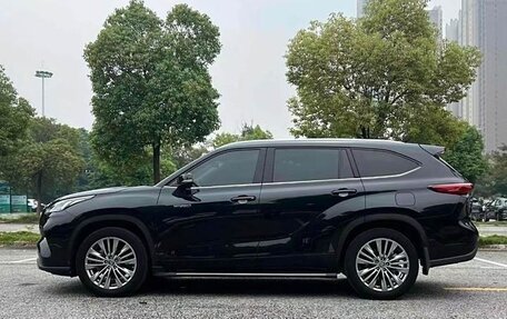 Toyota Highlander, 2021 год, 4 700 000 рублей, 3 фотография