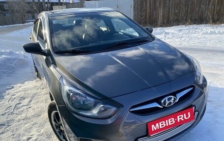 Hyundai Solaris II рестайлинг, 2012 год, 1 100 000 рублей, 1 фотография