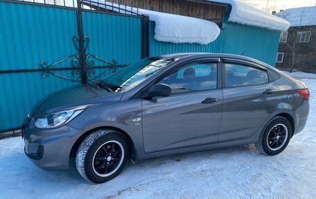 Hyundai Solaris II рестайлинг, 2012 год, 1 100 000 рублей, 3 фотография